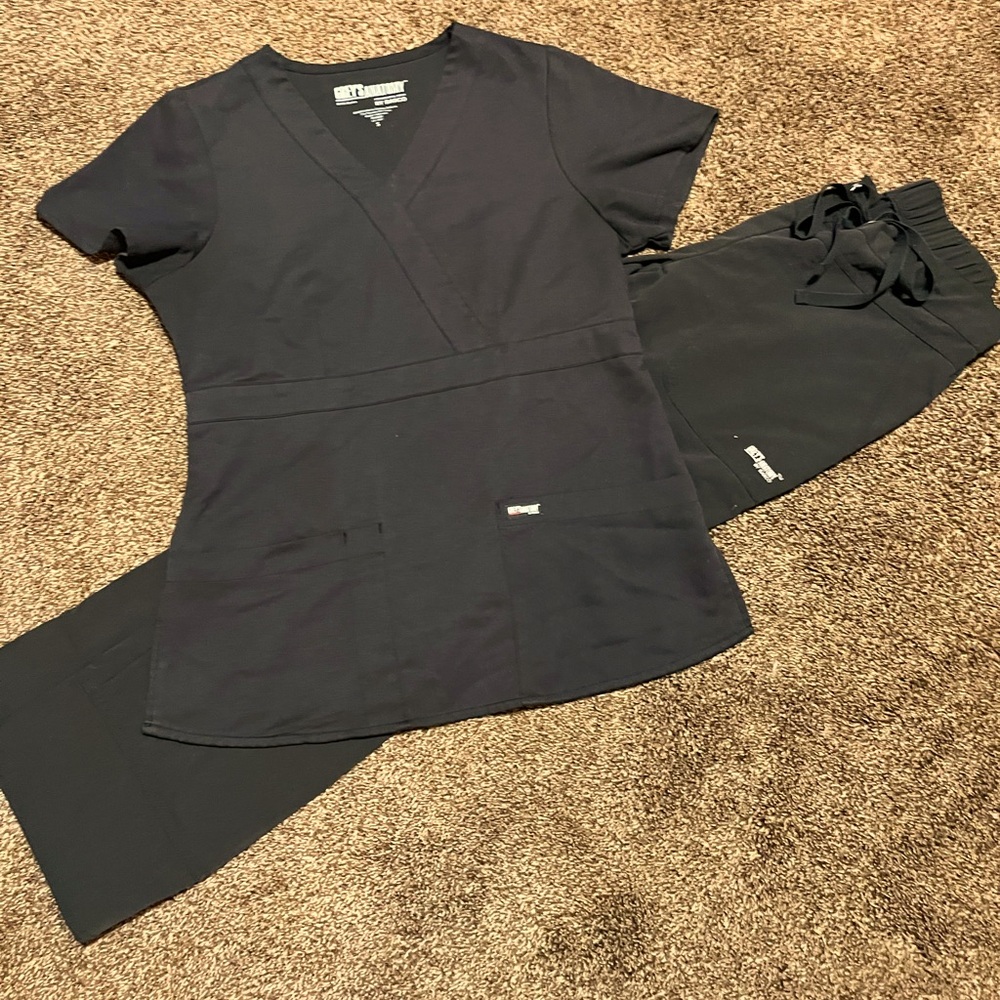 Grey's Anatomy scrubs size small. Black